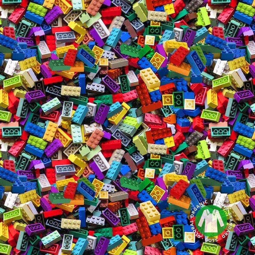 Värvilised LEGO klotsid laiali segamini hunnikus
