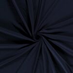 Tumesinine kangas keerutatud volditud mustriga