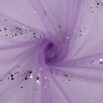 Lilla tüllkangas sädelevate hõbedaste litritega