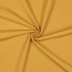 Sinepikollane kangas volditud keerises