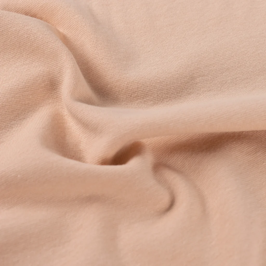 Beige pehme kangas kortsudega pinnal