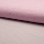 Heleroosa kangas rullil läikiva pinnaga