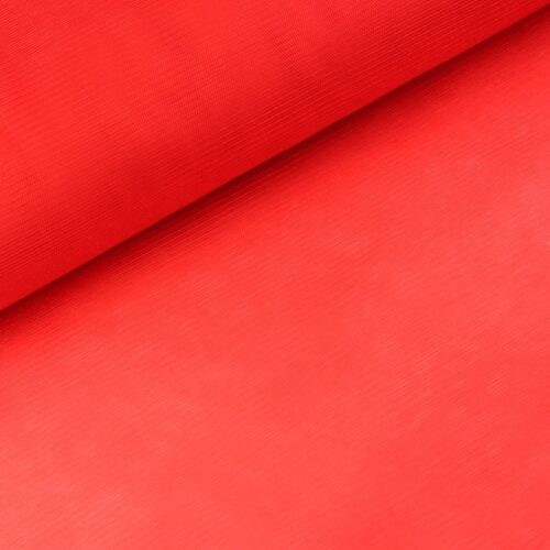 Erepunane riidetükk tekstiili lähedalt