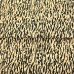 Leopardi mustriga kangas pruunil taustal
