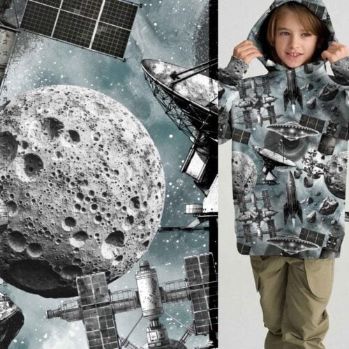 Kosmosemustriga kangas ja laps kosmose dressis