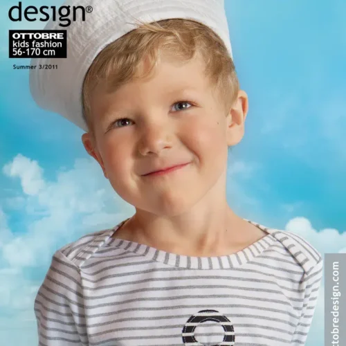 Poiss mereteemalises triibulises pluusis ja mütsis