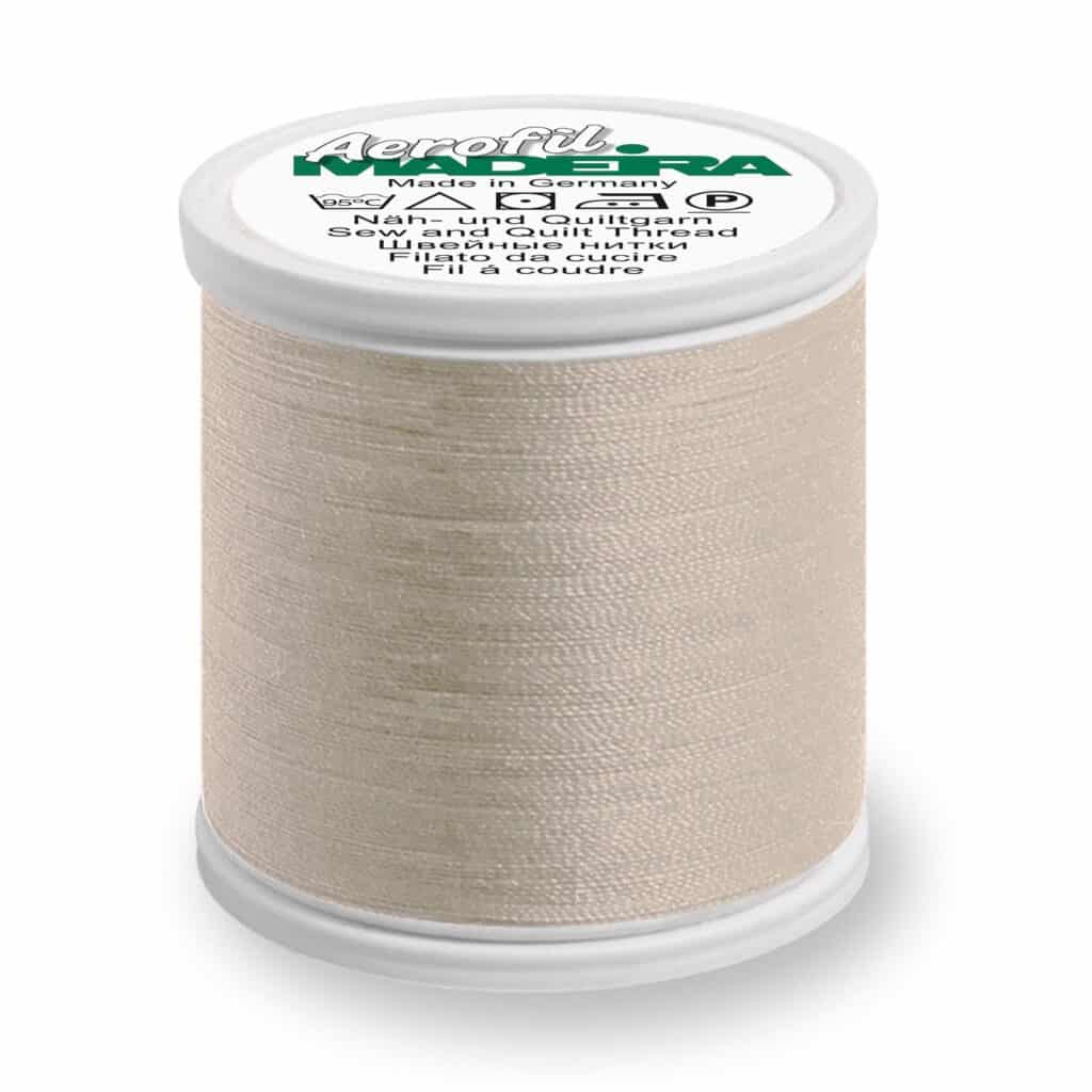Beige õmblusniit rullil