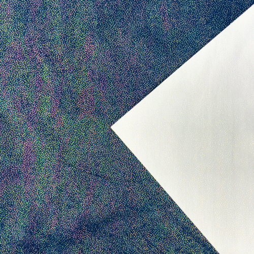 Värviline täpiline kangas valge kolmnurgaga nurka