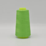 Heleroheline õmblusniit koonusel