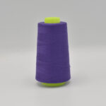 Lilla õmblusniit koonusel