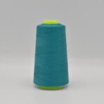 Sinine õmblusniit koonusel