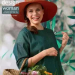 Naine suvekleidis ja mütsis lillekorviga