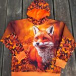 Oranž pusa rebasepildiga sügiseses metsas