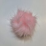 Roosa karvane pall valgel taustal