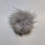 Hall karvane võtmehoidja või pompom