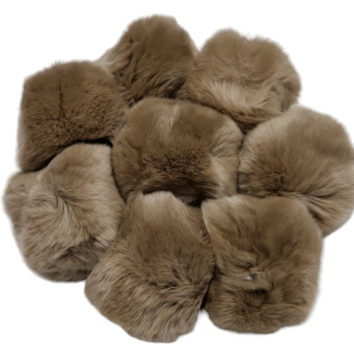 Pehmed pruuni karva karusnahatükid