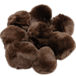 Pruunid karusnahast pompomid koos hunnikus