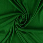 Roheline kangas drapeeritud voldiliselt