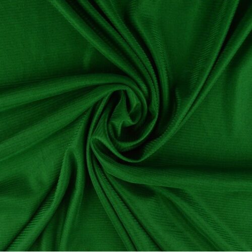 Roheline kangas drapeeritud voldiliselt