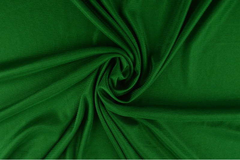 Roheline kangas drapeeritud voldiliselt