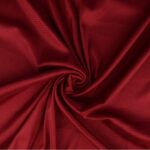 Punane satiinkangas volditud keerdu