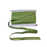 Roheline pitsiline lint rullil käsitööks