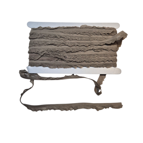 Pruun pitsipael käsitööks rullil