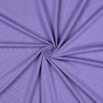 Lilla veniv kangas keeratud voldis