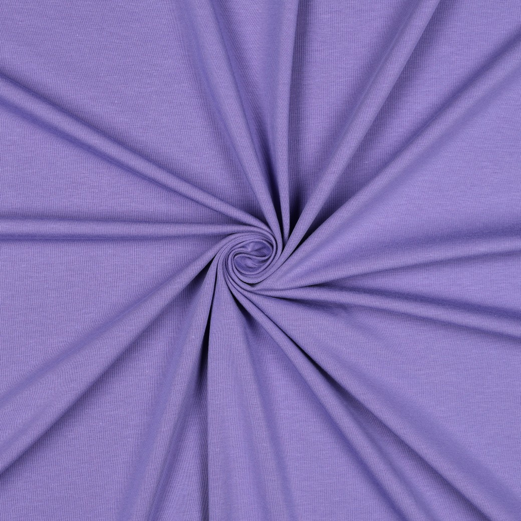 Lilla veniv kangas keeratud voldis