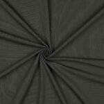 Tumehall veniv kangas keeratud voltides