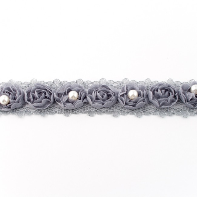 Hall pitspael rooside ja pärlitega