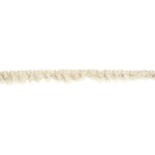 Valge pitsist kortsutatud lint rullis