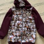 Kapuutsidega lastejope rebase mustriga