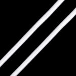 Valged paelad mustal taustal