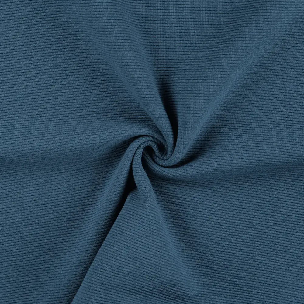 Sinine soonikkoes kangas keerdu keeratuna