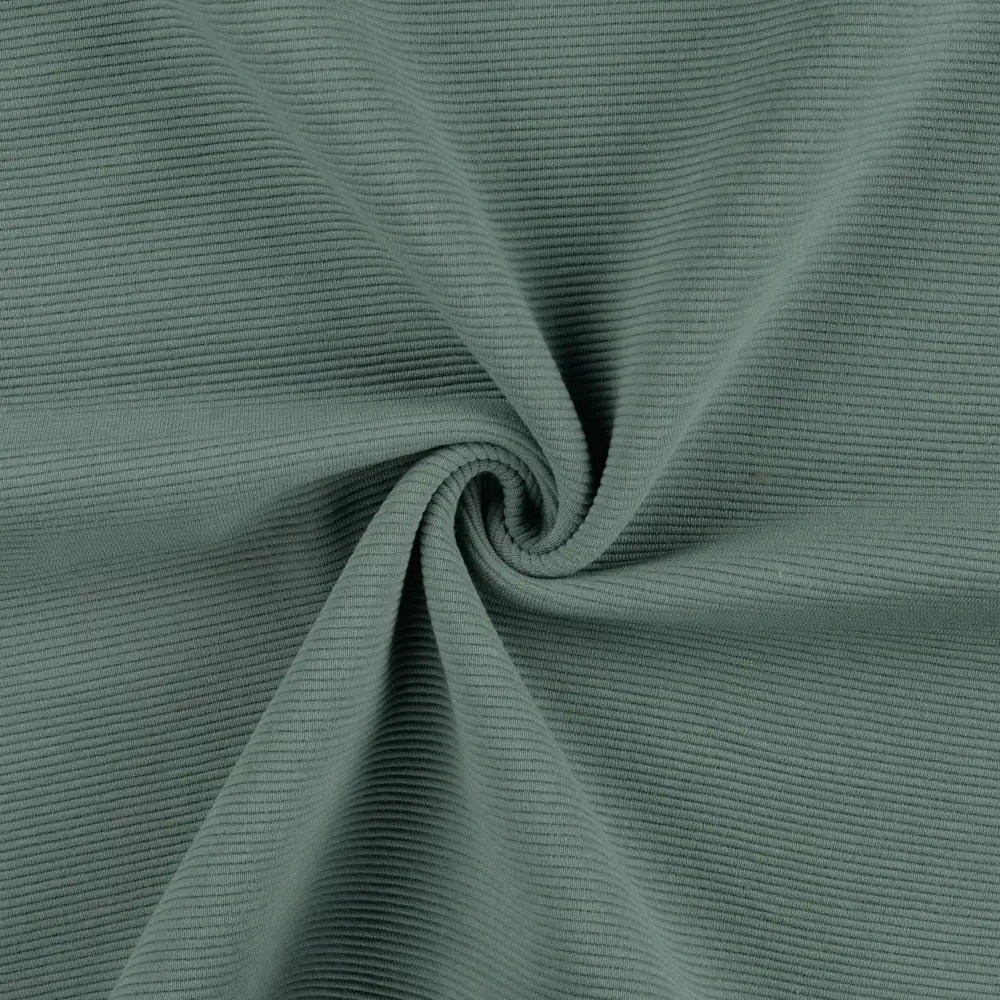 Roheline soonikkoes kangas keeratud spiraaliks