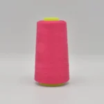 Erkroosa niidirull valgel taustal