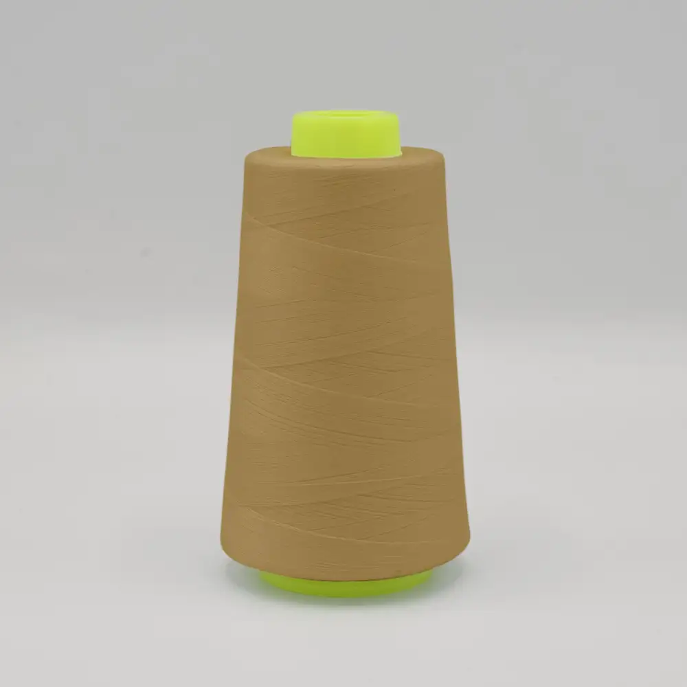 Pruun niidirull roheliste otstega valgel taustal