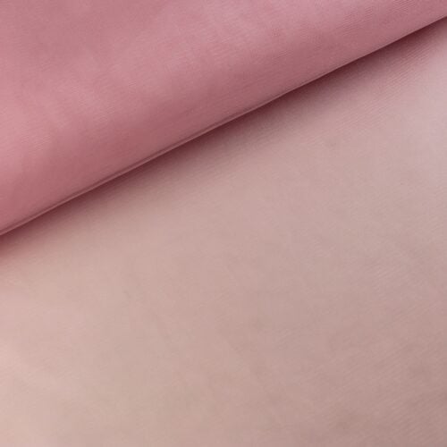 Roosakas volditud kangas lähivaates