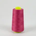 Roosa niidirull rohelise südamikuga valgel taustal