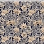 Beež lilleline pitskangas tumesinisel taustal