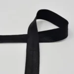 Must lint valgel taustal