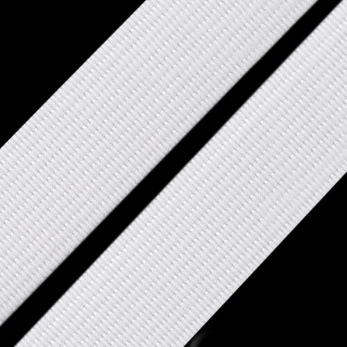 Abstraktsed valged diagonaalsed triibud mustal taustal