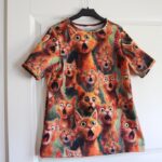 T-shirt med mönster av förvånade katter