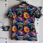 Färgglad Pokémon-t-shirt med Pikachu och andra figurer