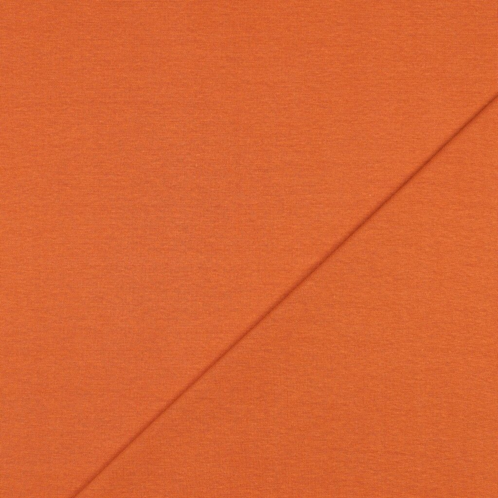 Oranži kanga lähivõte diagonaalse voldiga