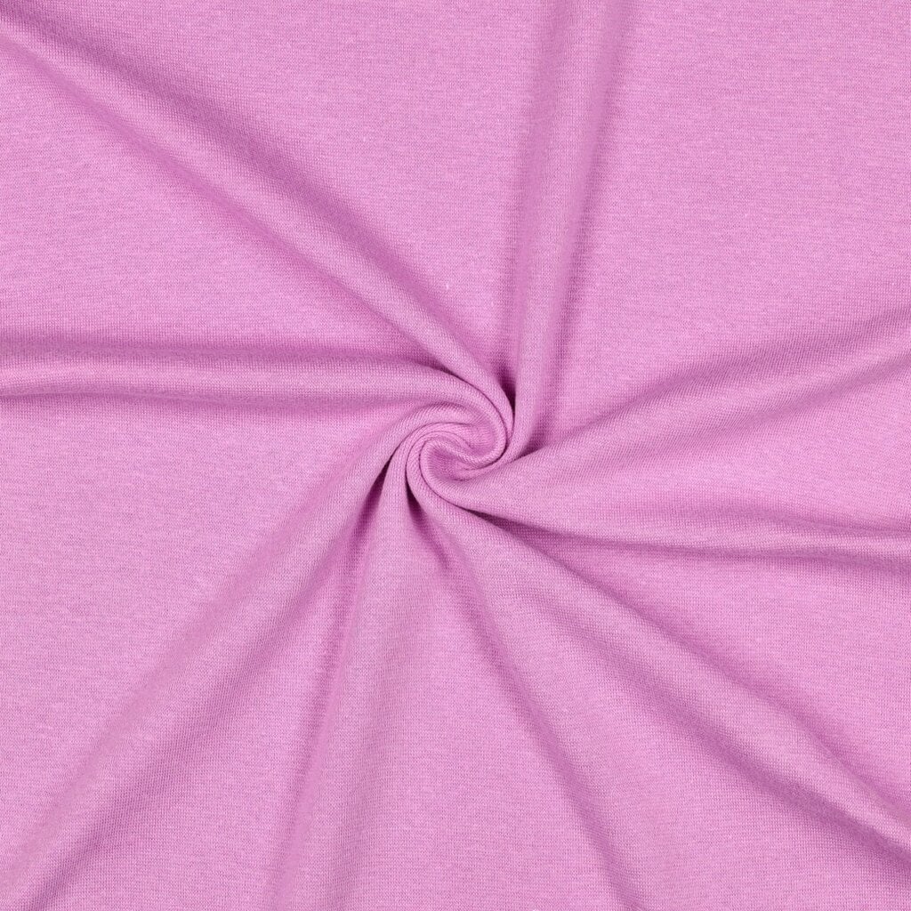 Roosa kangas keeratud spiraalikujuliselt keskelt kokku