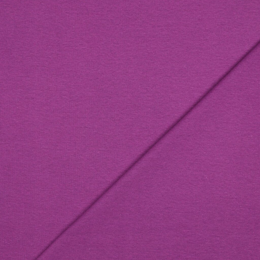 Lillakas kangas diagonaalse voldiga